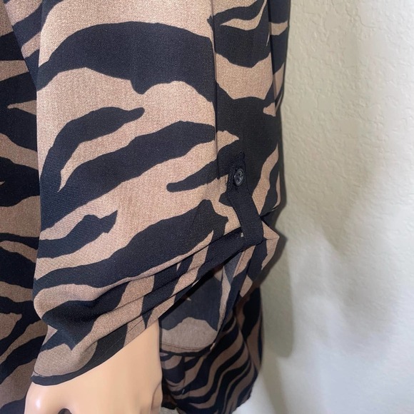 Catherines blouse top tiger striped pattern V- neck roll tab sleeve SZ 4 XL - Picture 4 of 9